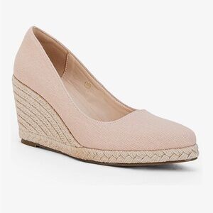 Chic Tan Wedge Shoes